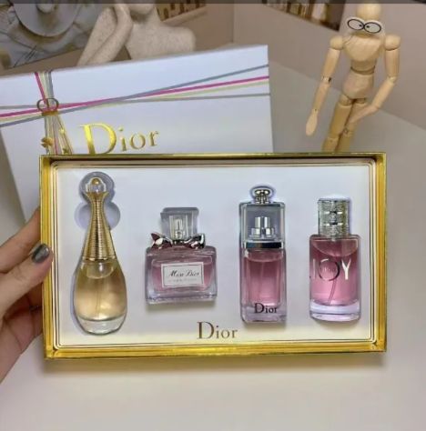 ディオールの香水サンプルセット 4 ピース EDT,30ml，4本 - メルカリ