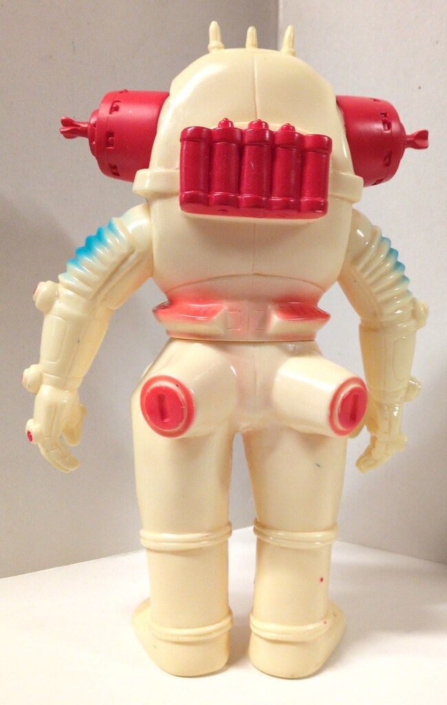 B-CLUB 新・復刻版怪獣シリーズ　キングジョー　クリーム成型　ソフビ B-CLUB 新・復刻版怪獣シリーズ ウルトラセブン キングジョー クリーム