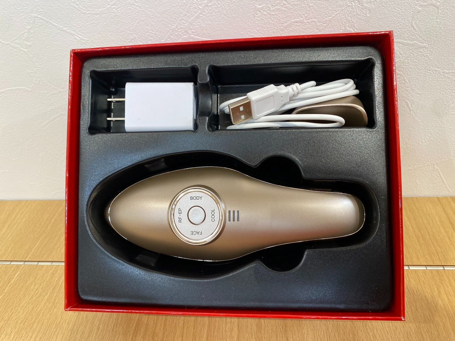 IKKOプロデュース 目元美顔器『MEラボンアイ』 ME LA BOUM EYE ME