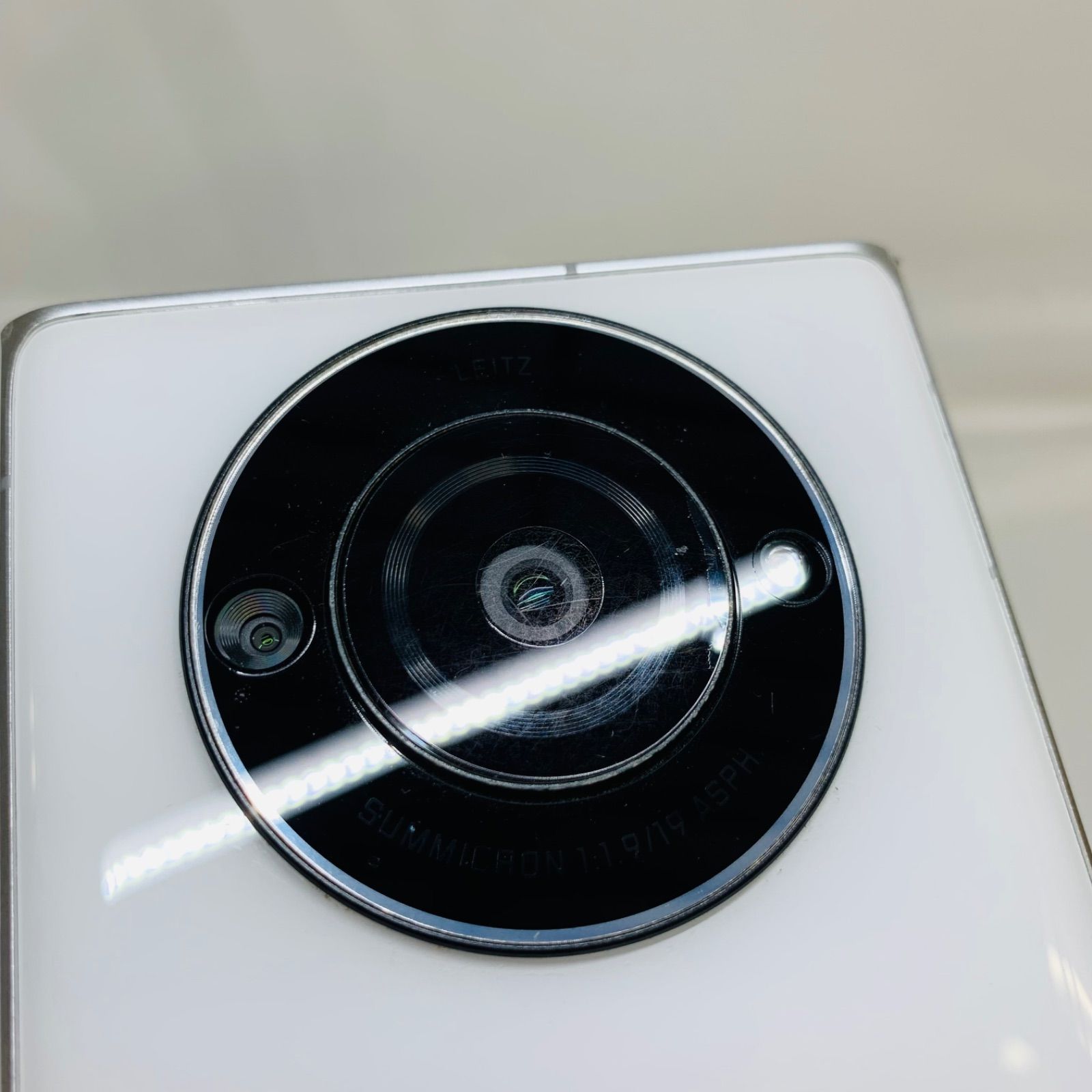 【訳あり】LEITZ PHONE 2 ライカホワイト 512GB A04 訳あり】LEITZ PHONE 2 ライカホワイト 512GB A04 LEITZ PHONE 2
