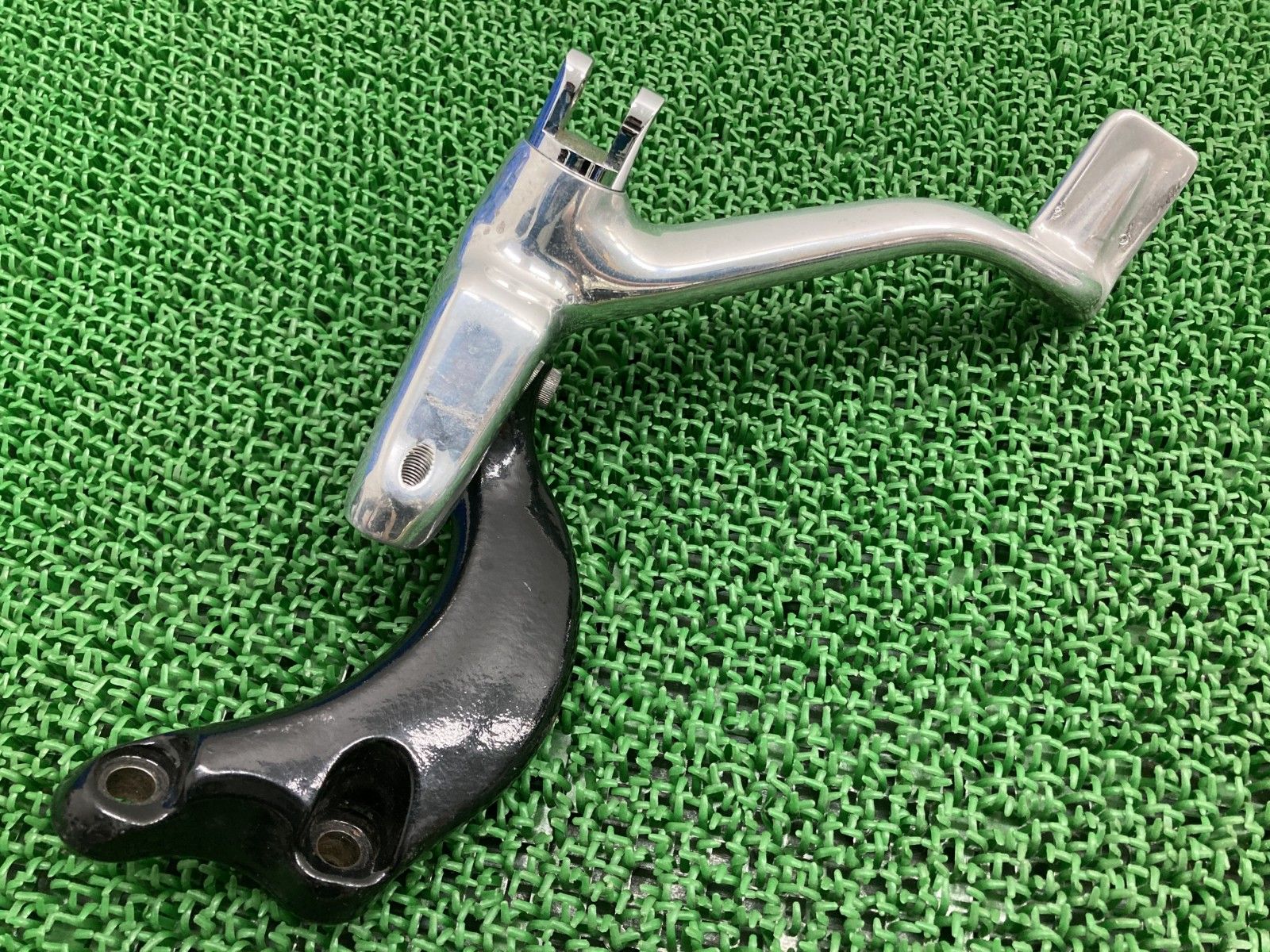 XL1200V ステップ 右 ハーレー 純正 バイク 部品 スポーツスター セブンティーツー フォアコン ブレーキペダル 曲がり無し 【中古】 52 XL1200V ステップ 右 ハーレー 純正 バイク 部品 スポーツスター