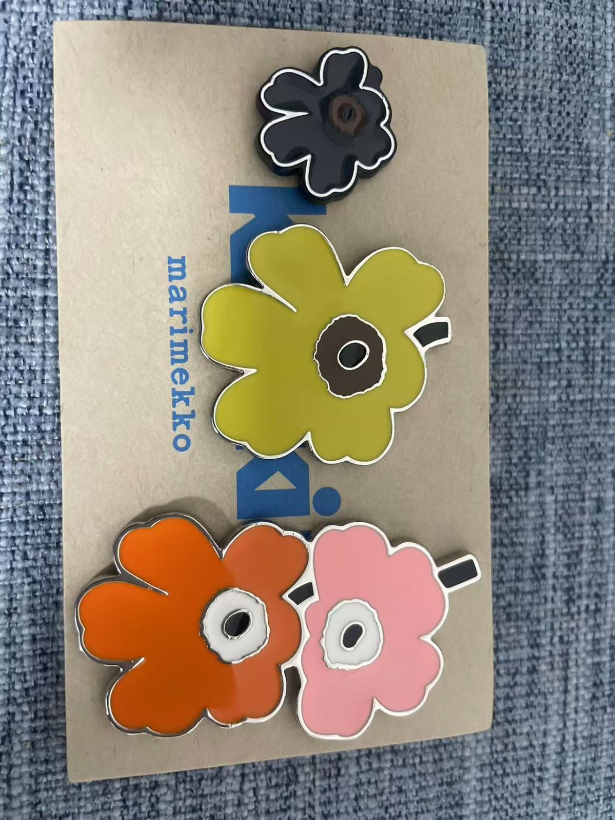 新品marimekkoマリメッコ ピンバッジ UNIKKO 3点組 ウニッコ 楽天市場】[セール20％OFF] マリメッコ ピンバッジ 3点セット