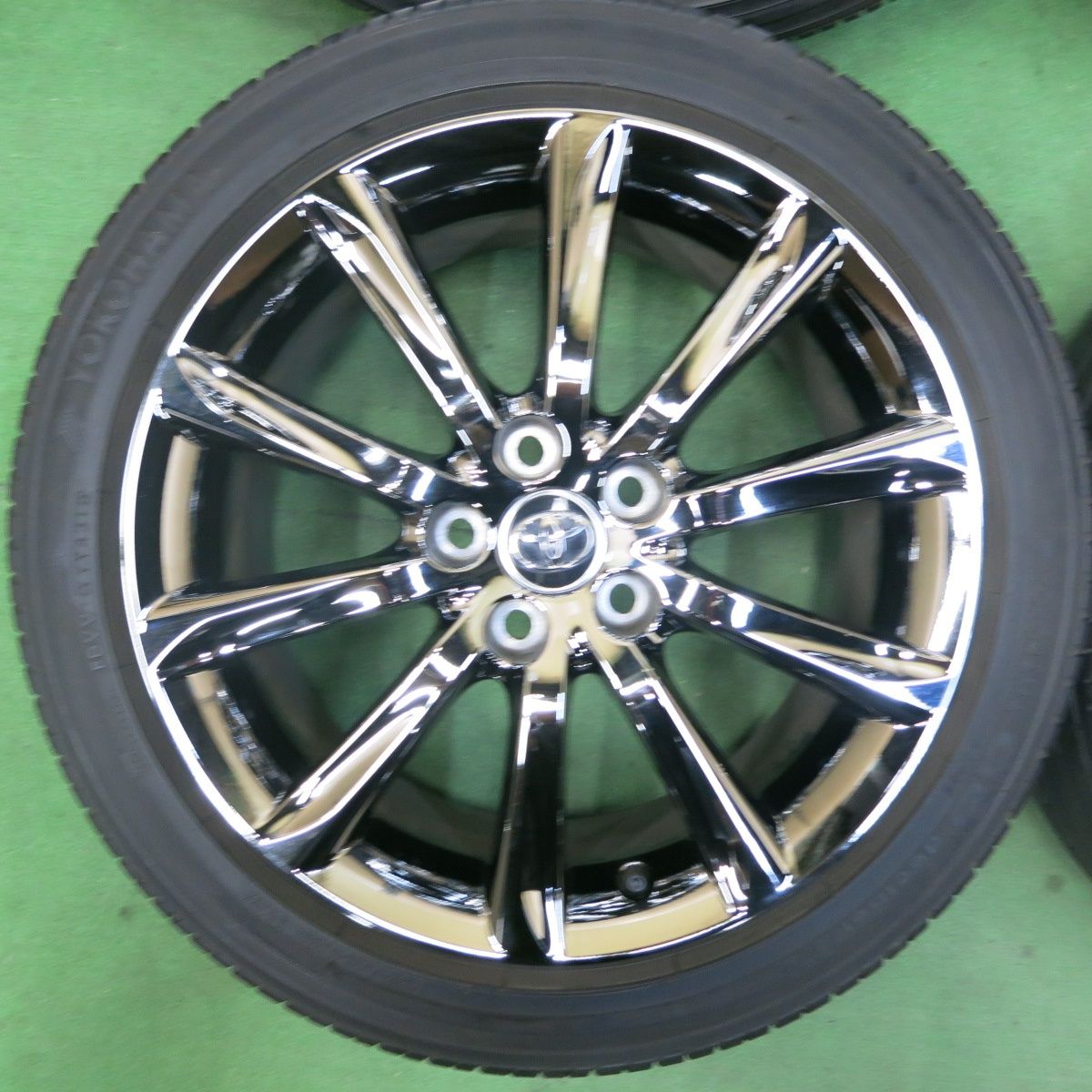 送料込み‼️ マークX 純正 スパッタリング 235/45R18 おまけ付き 送料込み‼️ マークX 純正 スパッタリング 235/45R18 おまけ付き