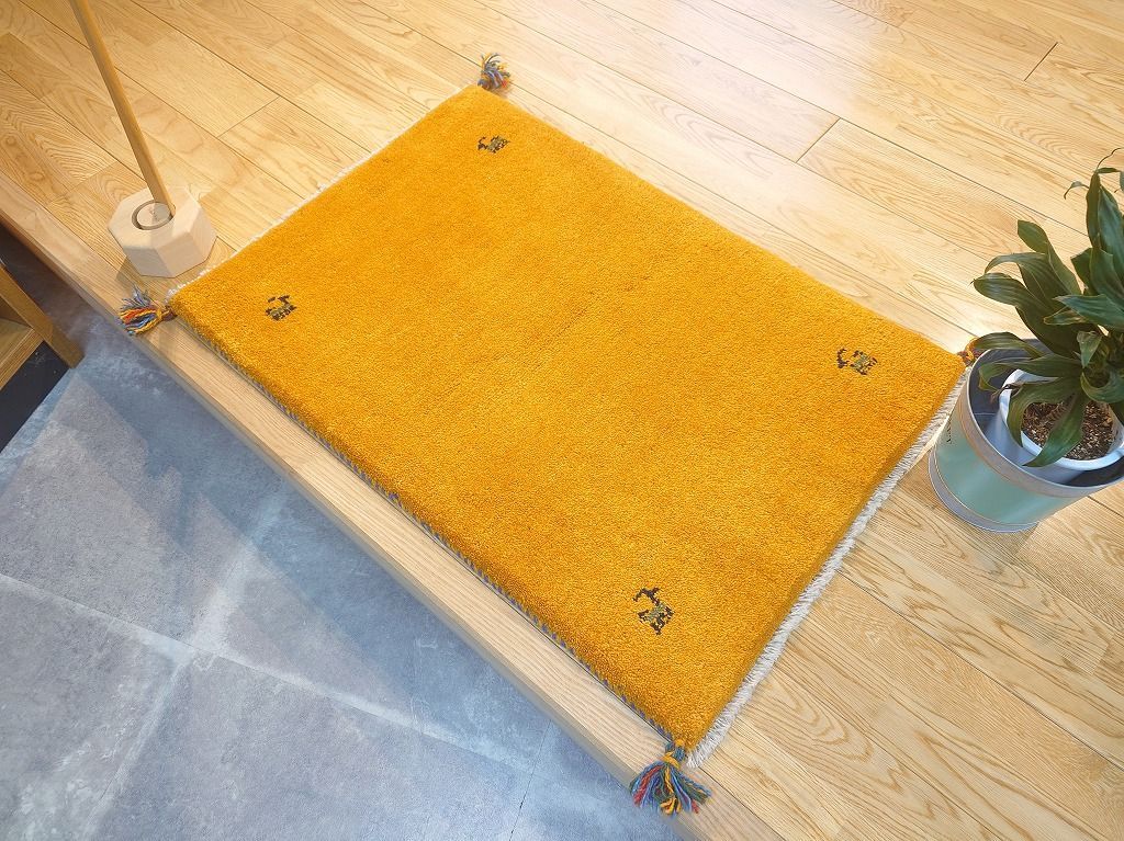 10 19迄メルカリ 目玉 ペルシャ ギャッベ 玄関マット ラグ 90x60cm 黄金色 ヤギ RJ12031G