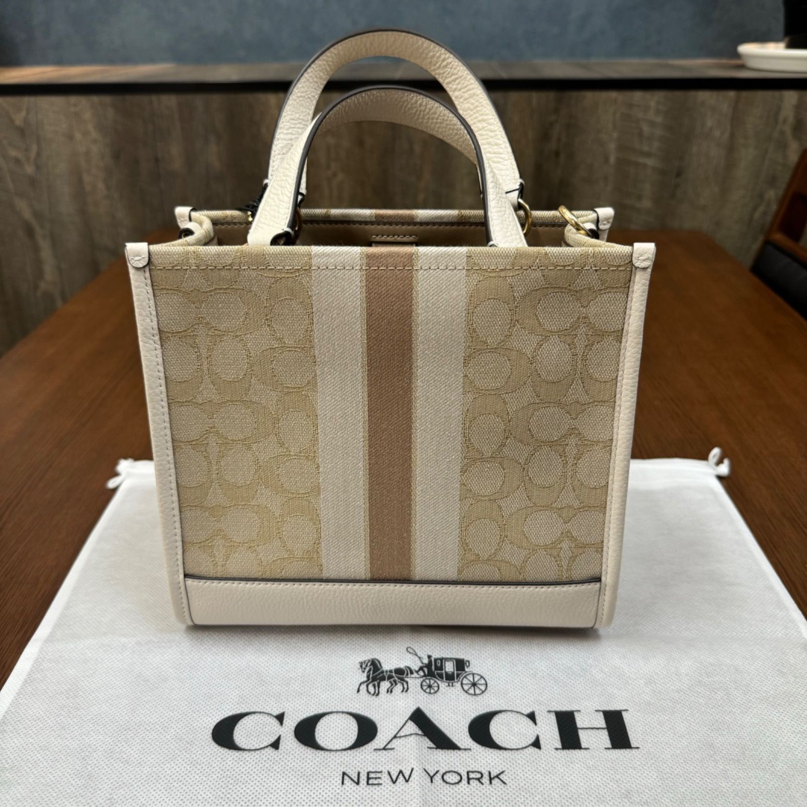 【週末限定値下げ】新品　ブランド品　COACH NEW YORK シグネチャー ジャカード、リファインド ぺブル レザー バッグ 品番: CQ878  IMDQC