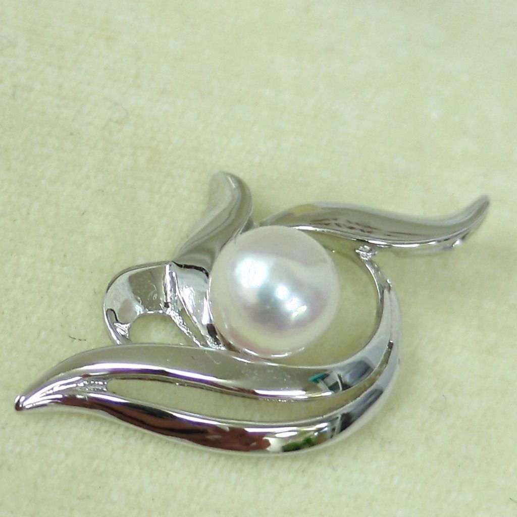 MIKIMOTO ミキモト リーフモチーフ ペンダントトップ　SV925　パール MIKIMOTO ミキモト リーフモチーフ ペンダントトップ SV925