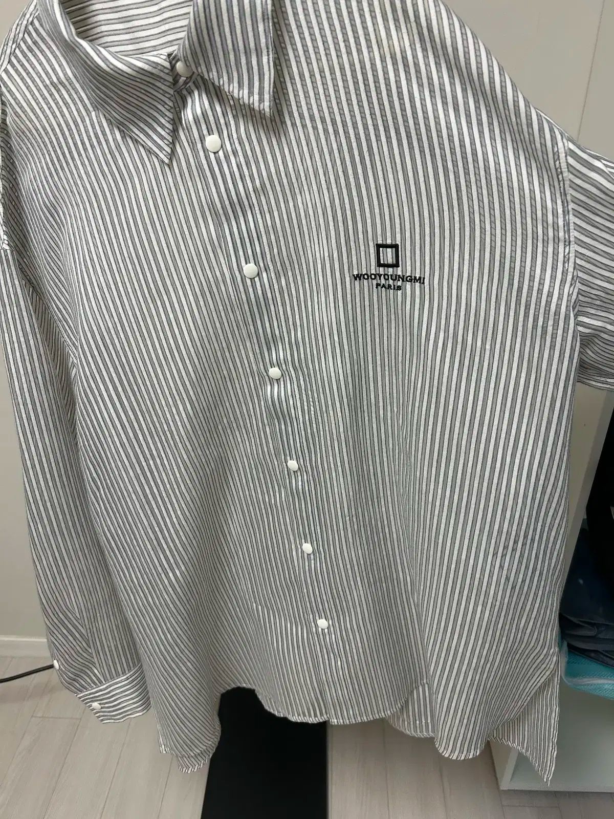 Wooyoungmi（ウーヨンミ）韓国製 メッシュ使い シャツ 正規品 WOOYOUNGMI(ウーヨンミ) 24ss フラワー 半袖 Tシャツ 黒