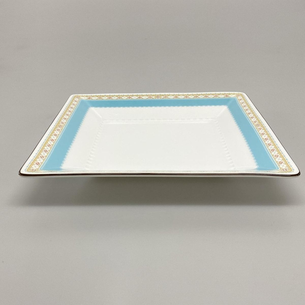 ノリタケ　プレート　カラー　ホワイト　ブルー Noritake(ノリタケ) プレート新品同様 - 白×ライトブルー×マルチ