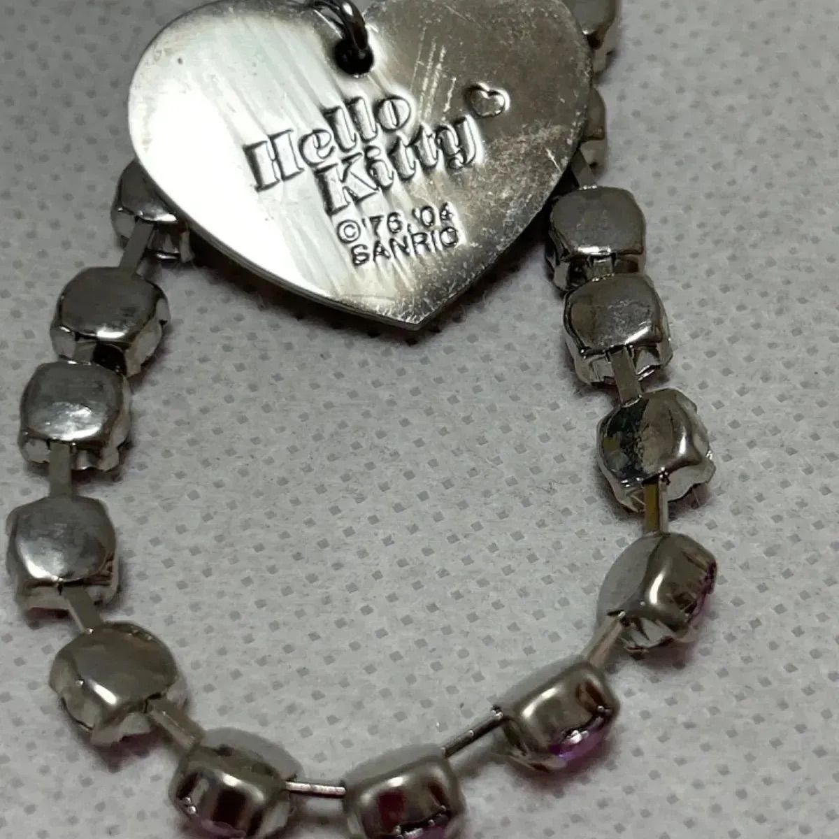 ハローキティ 鈴フラワービーズストラップ ピンクのラインストーン花