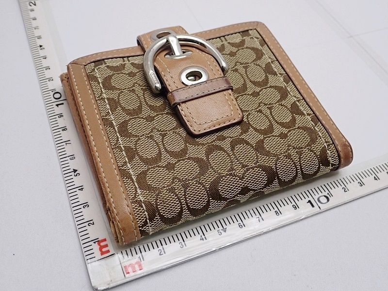 コーチ シグネチャー 二つ折り 財布 バックルモチーフ - メルカリ