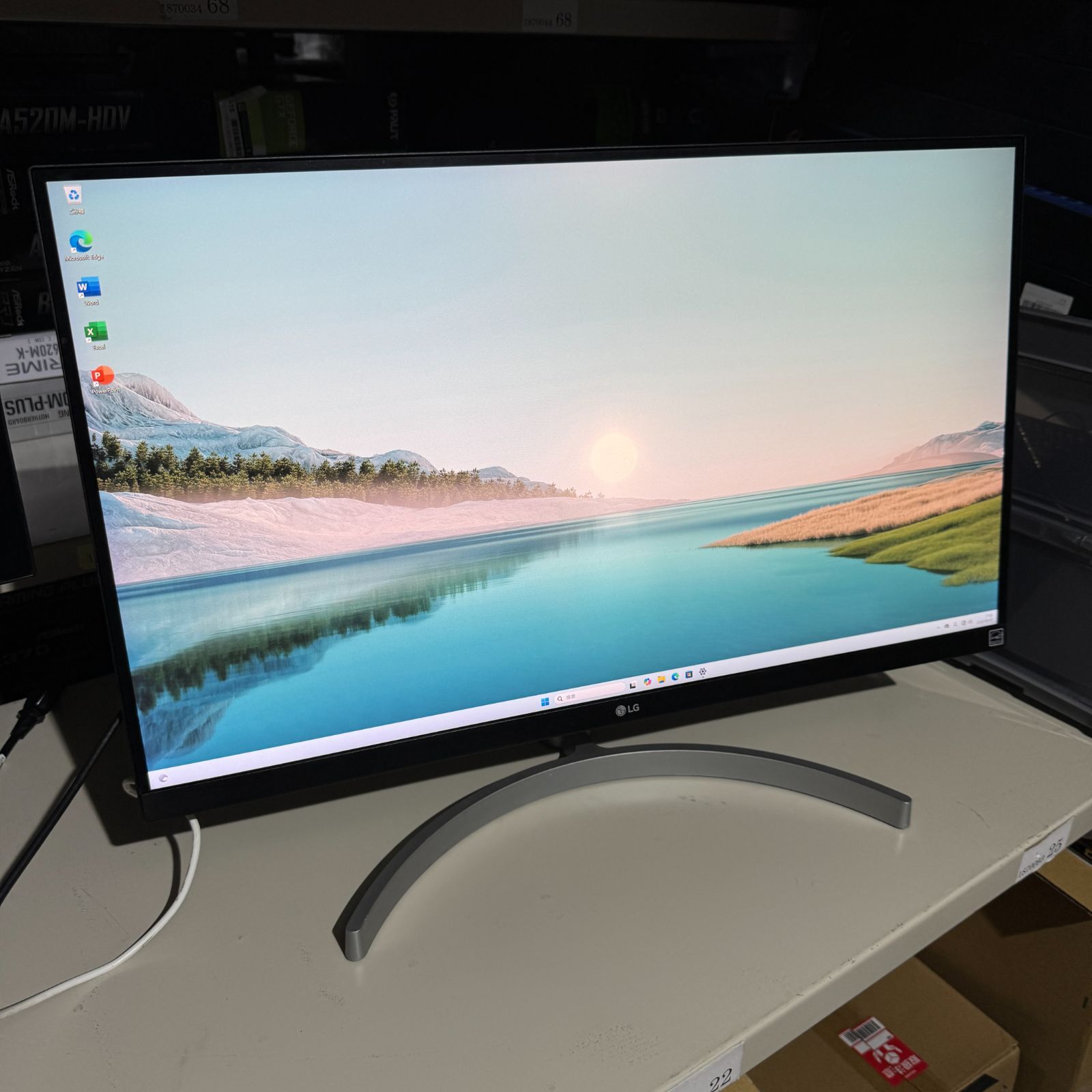 LG 4Kディスプレイ 27UK600-W 27インチ IPSパネルで美しい映像を演出するHDR10対応4Kモニター - 27UK600