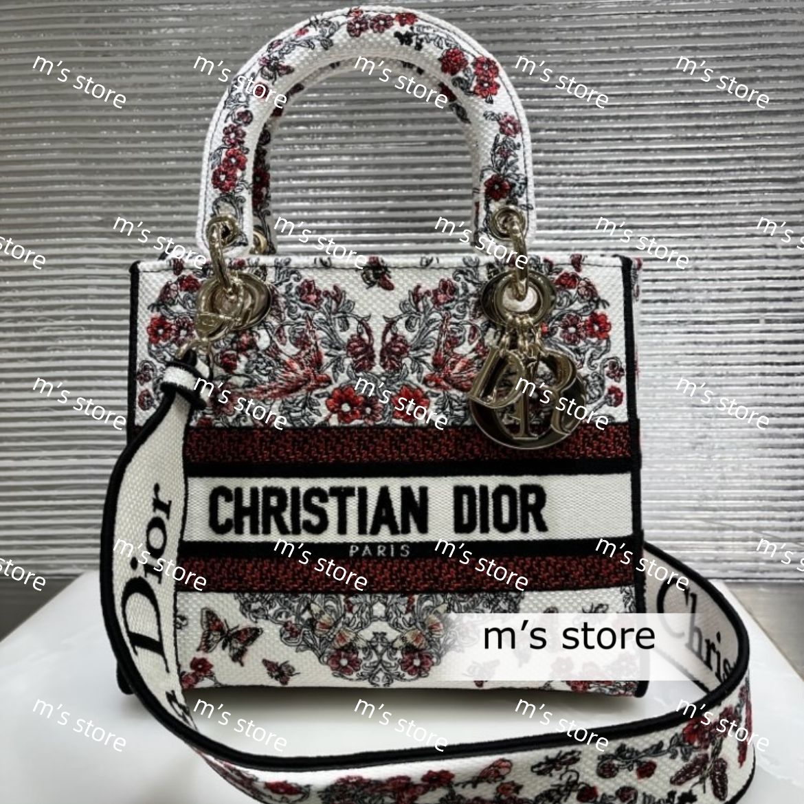 Dioramour Lady D-Lite 刺繍入り ハート ミディアムバッグ ディオール Lady D-Lite バッグ ミディアム ハート