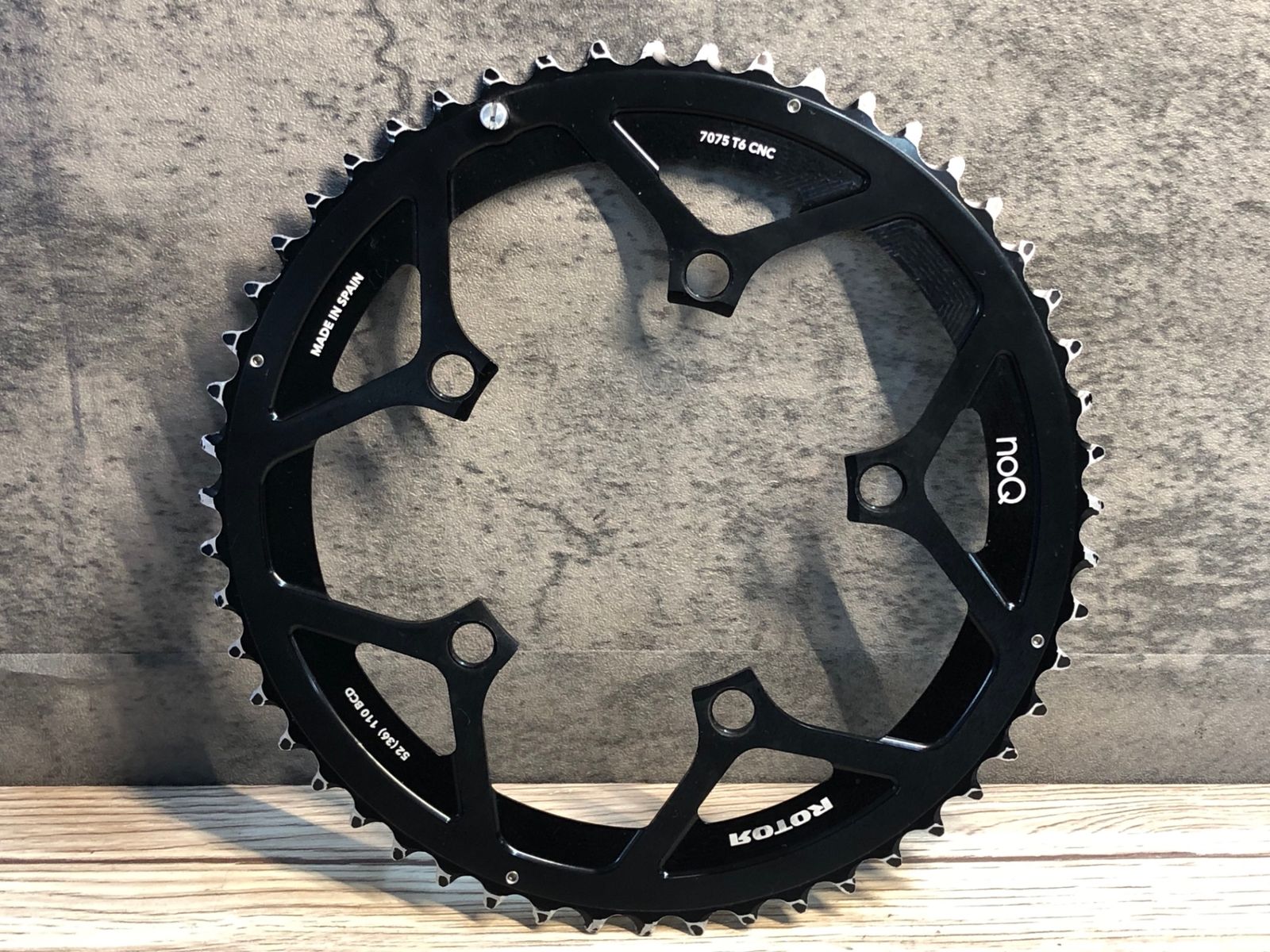 IO774 ローター ROTOR noQ アウター チェーンリング 52T BCD110 - メルカリ
