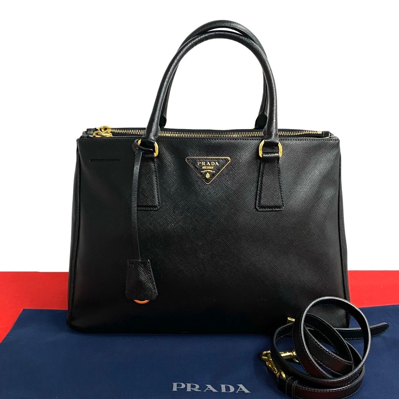 極 美品 希少品 PRADA プラダ ガレリア 三角ロゴ 金具 サフィアーノ