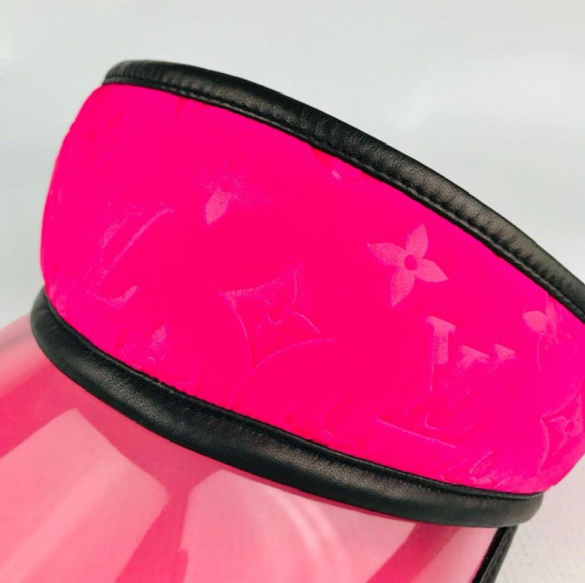 LOUIS VUITTON ルイヴィトン レディース レザー ナイロン切替し エンボス加工モノグラム柄 クリア サンバイザー ブランド フランス製 レディース ピンク