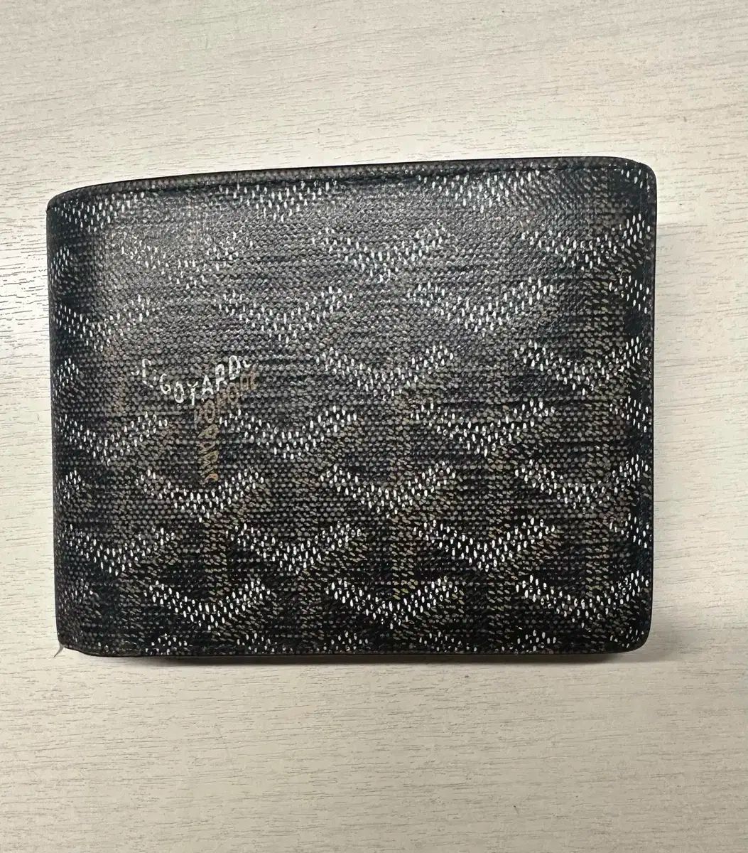 Goyard(ゴヤール) 二つ折り財布 出品 - メルカリ
