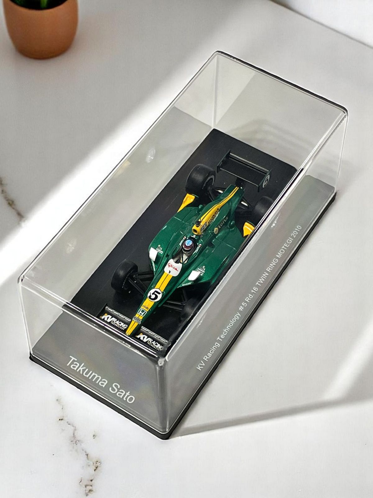 1/43 インディカー 佐藤琢磨 モデル 2010年 KVレーシング もてぎ 新品・特価・送料込】IXOプレミアム 1/43 KV Racing Technology