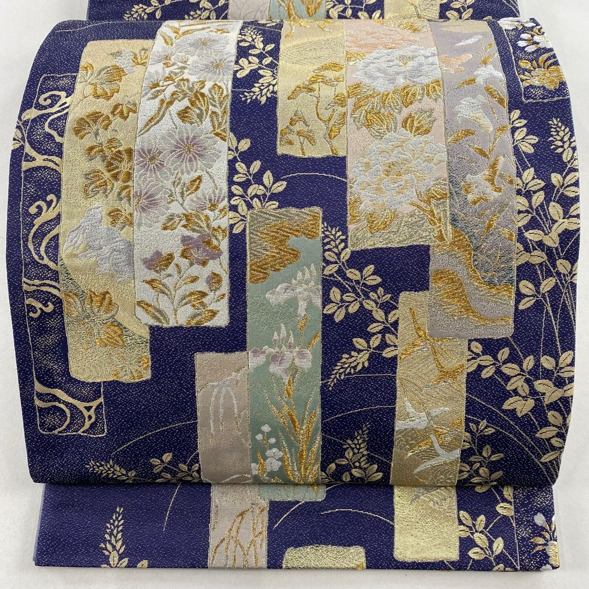 袋帯 美品 秀品 牡丹 よろけ縞 唐織 箔 緑 六通 正絹 【中古】 | OSIR 
