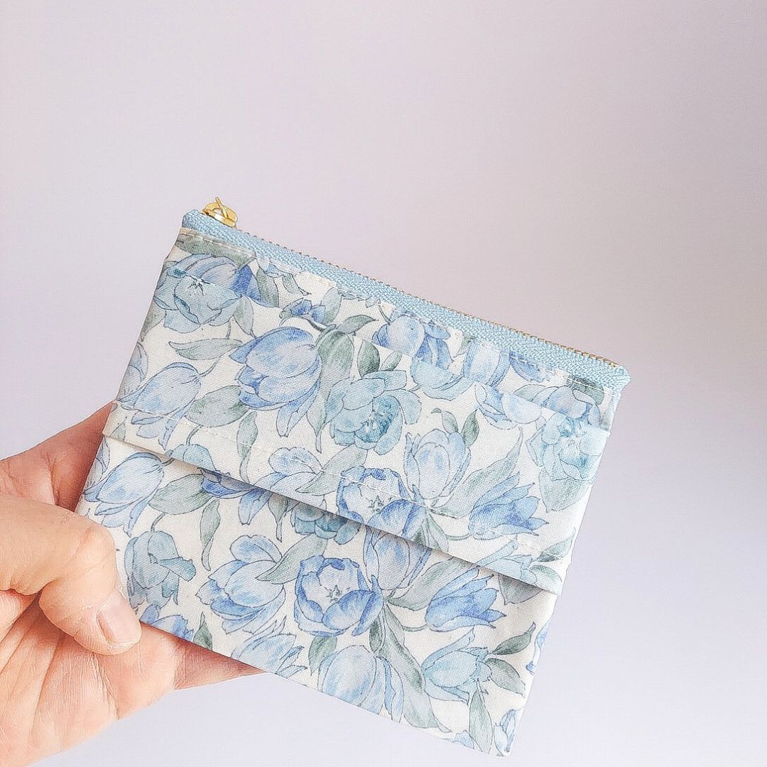 ✳︎ハンドメイド✳︎ポーチ付きティッシュケース　花柄　ブルー ✳︎ハンドメイド✳︎ポーチ付きティッシュケース 花柄 ブルー 移動