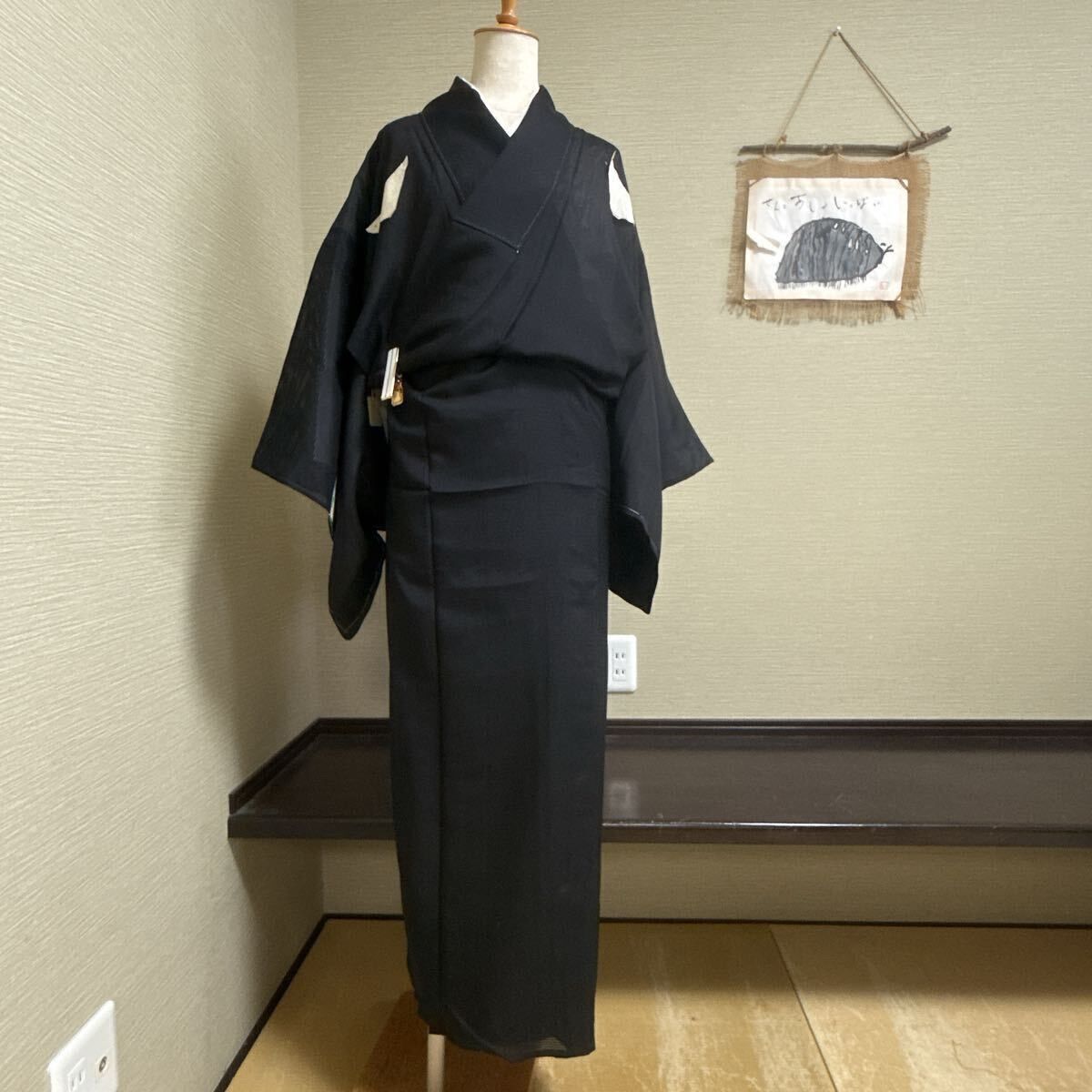 き526 【夏用 絽の色無地・喪服セット】一つ紋入り・正絹／黒地に地紋 