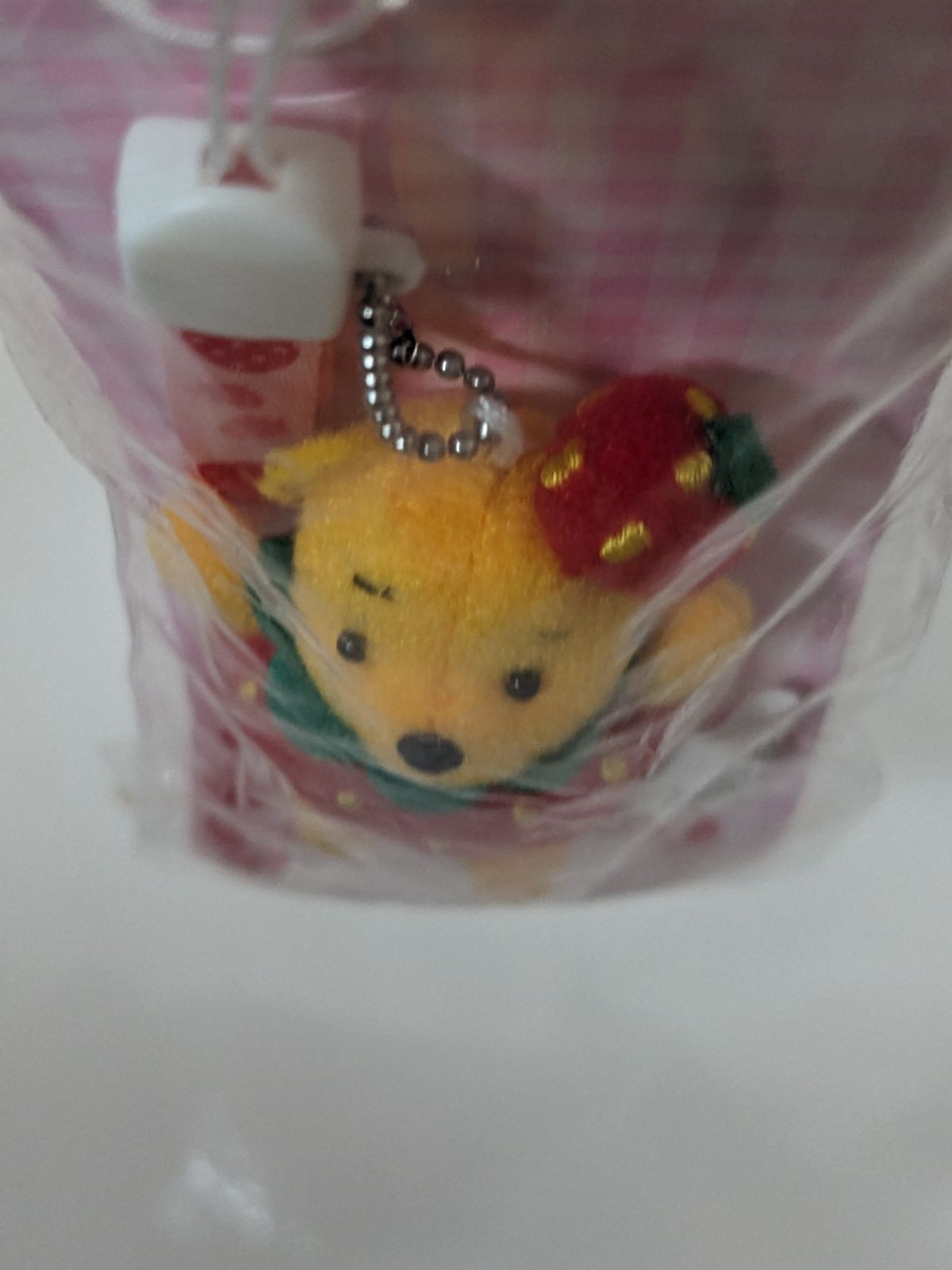 激 いちご着ぐるみプーさんストラップ