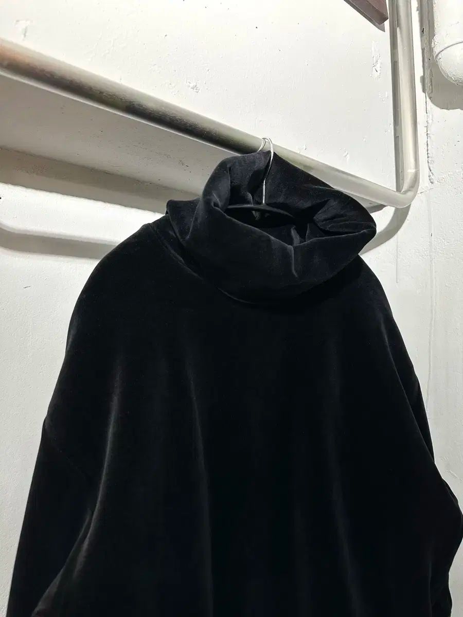 SAINT LAURENT ブラック ベルベット タートルネックXXL