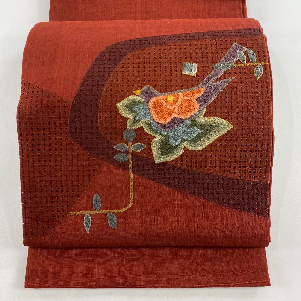 袋帯　紬地　汕頭柄　正絹　未使用 袋帯 美品 秀品 紬地 草花 蜀江文 汕頭刺繍 薄茶色 お太鼓柄