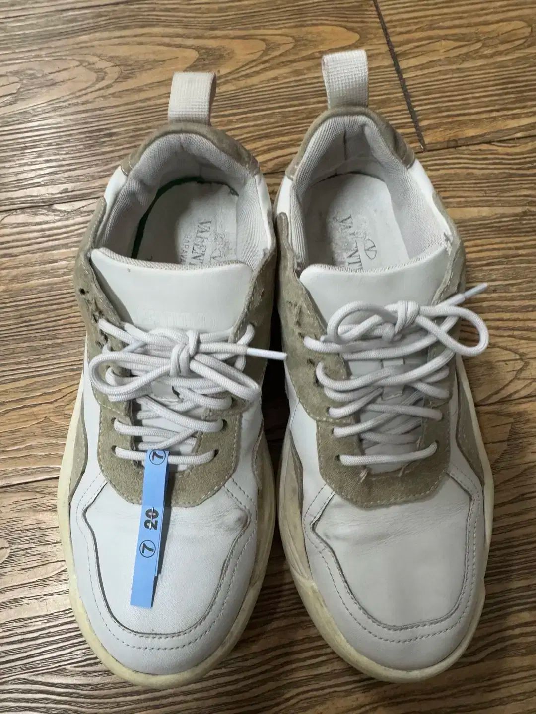 ★VALENTINO★ガムボーイ バンシィ スニーカー Valentino Garavani Gumboy Cowhide Low-Top Sneakers, Brand