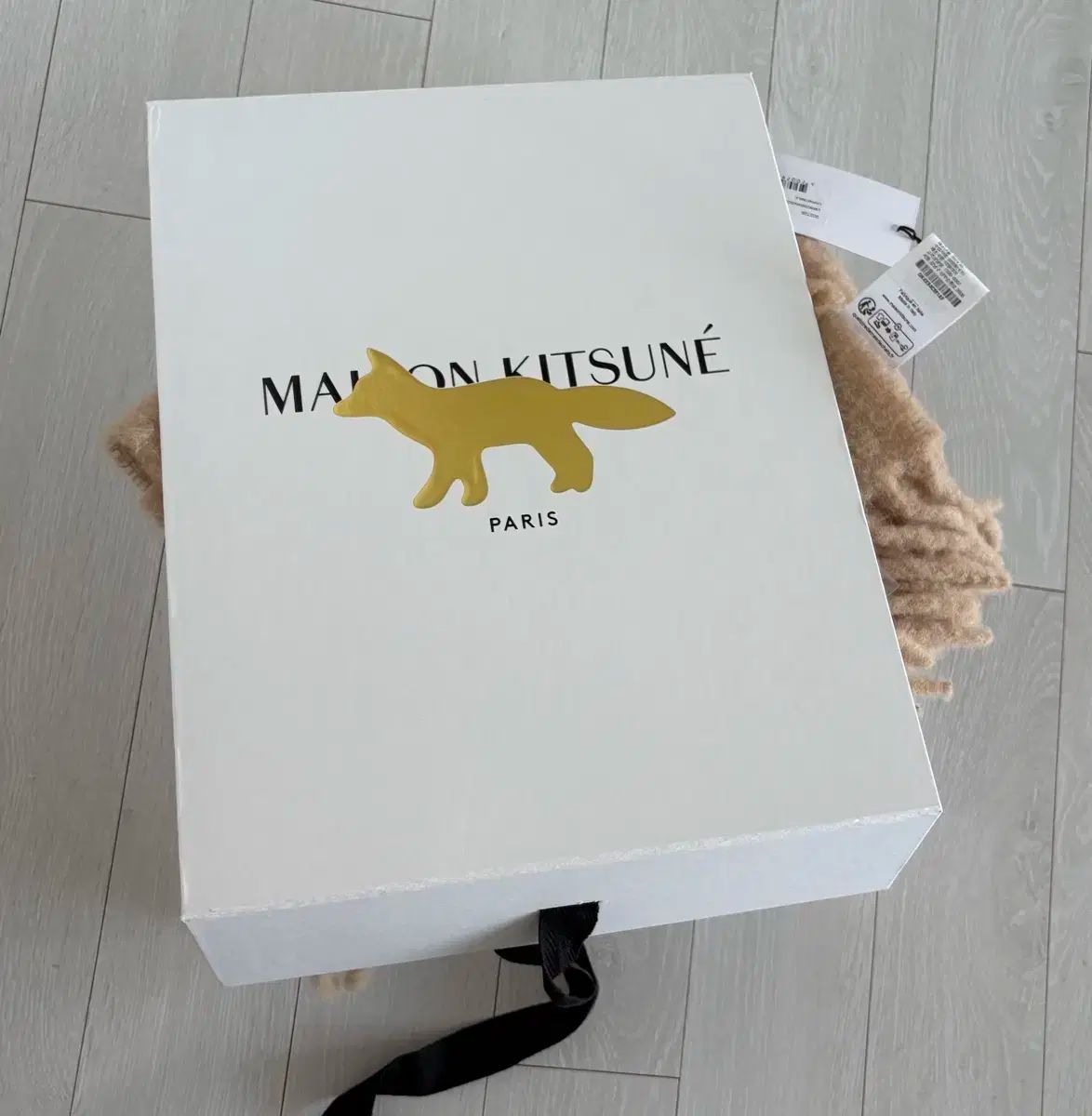 【最終値下げ】【新品未使用】メゾンキツネ　MAISON KITSUNE マフラー MAISON KITSUNE メゾンキツネ マフラー SMALL FOX HEAD WOOL