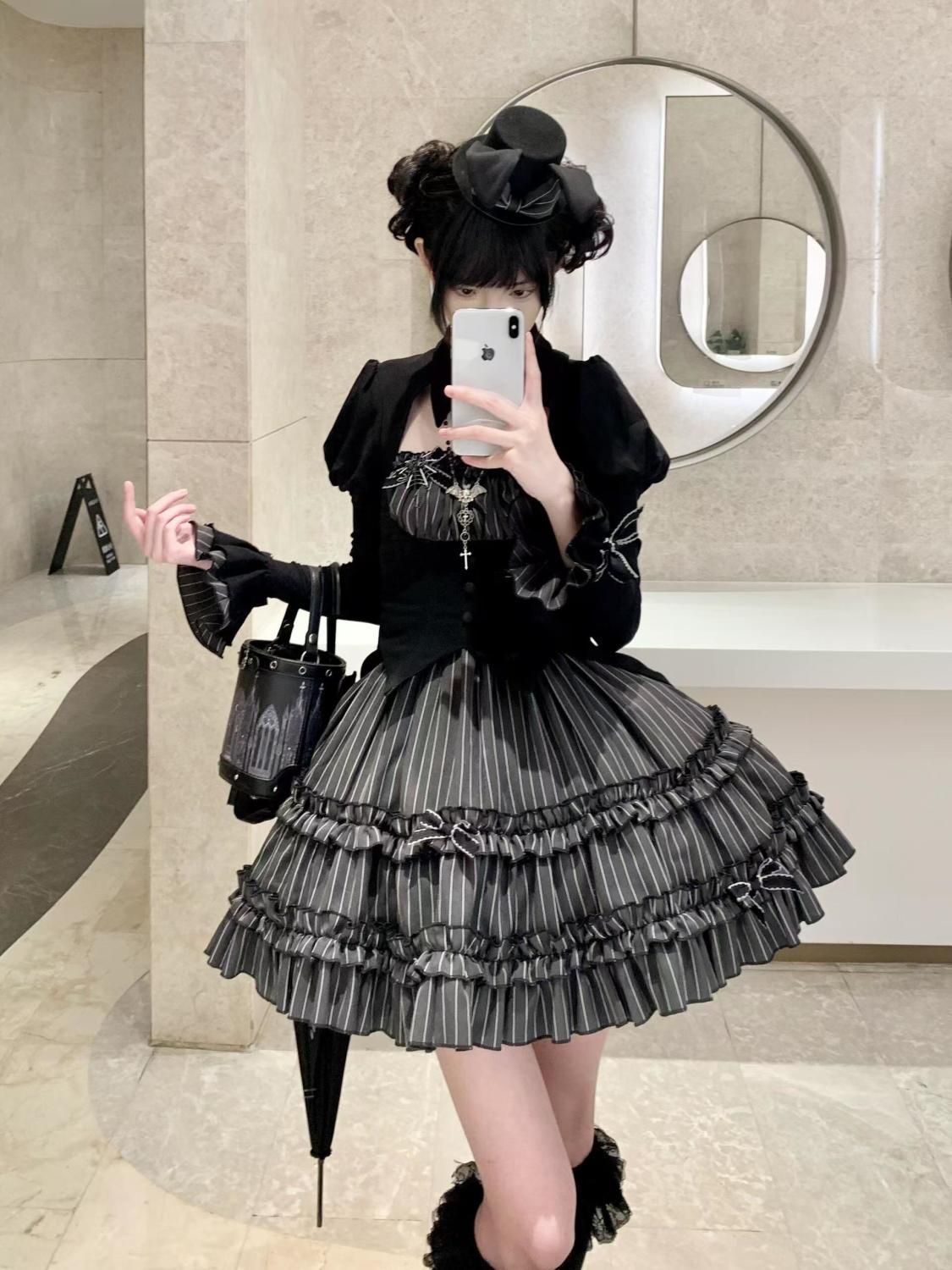 フェイクレイヤード喇叭袖トップス＆ストライプスカート