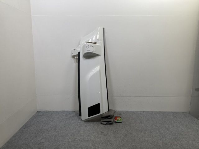 新車取り外し!ギガ 大型 2代目 2015- 10t 純正 後期 左 フロント コーナーパネル/コーナーカバー VC69 ホワイト ソリッド いすゞ(138768)