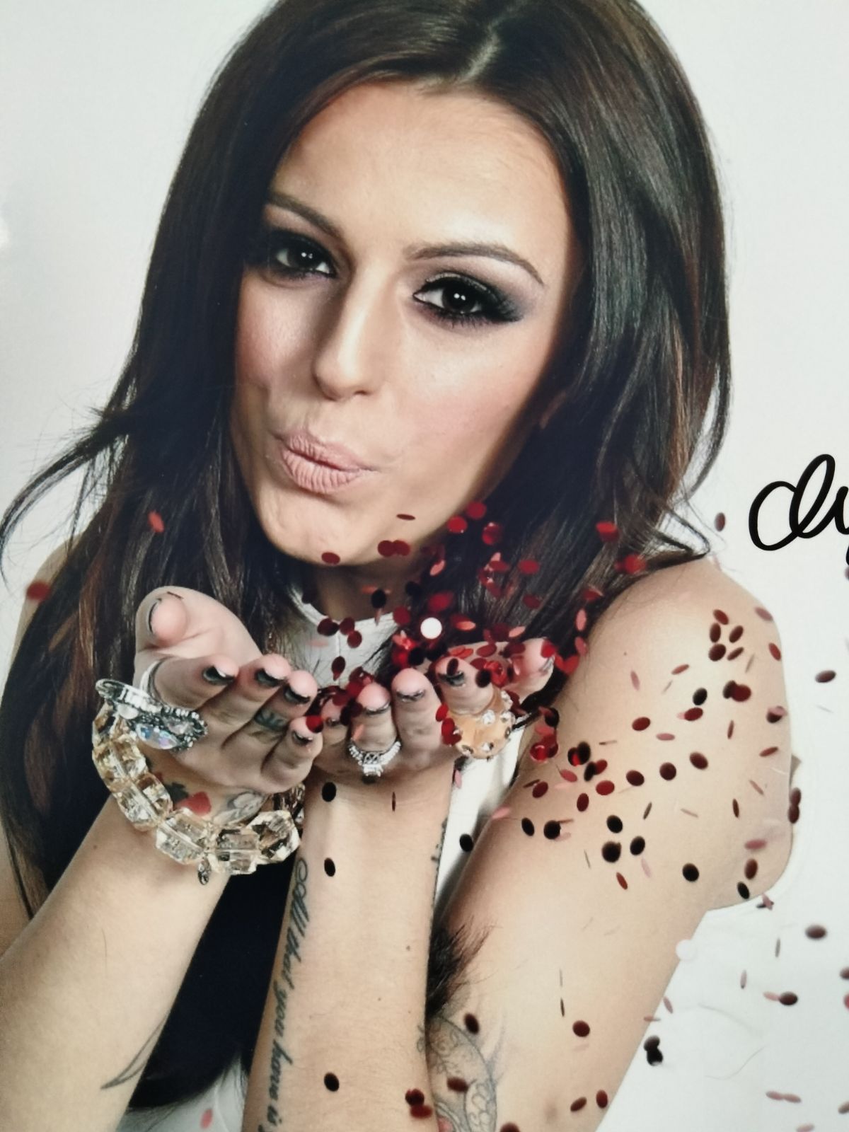 シェール・ロイド直筆サイン入り超大型写真…Cher Lloyd, - メルカリ