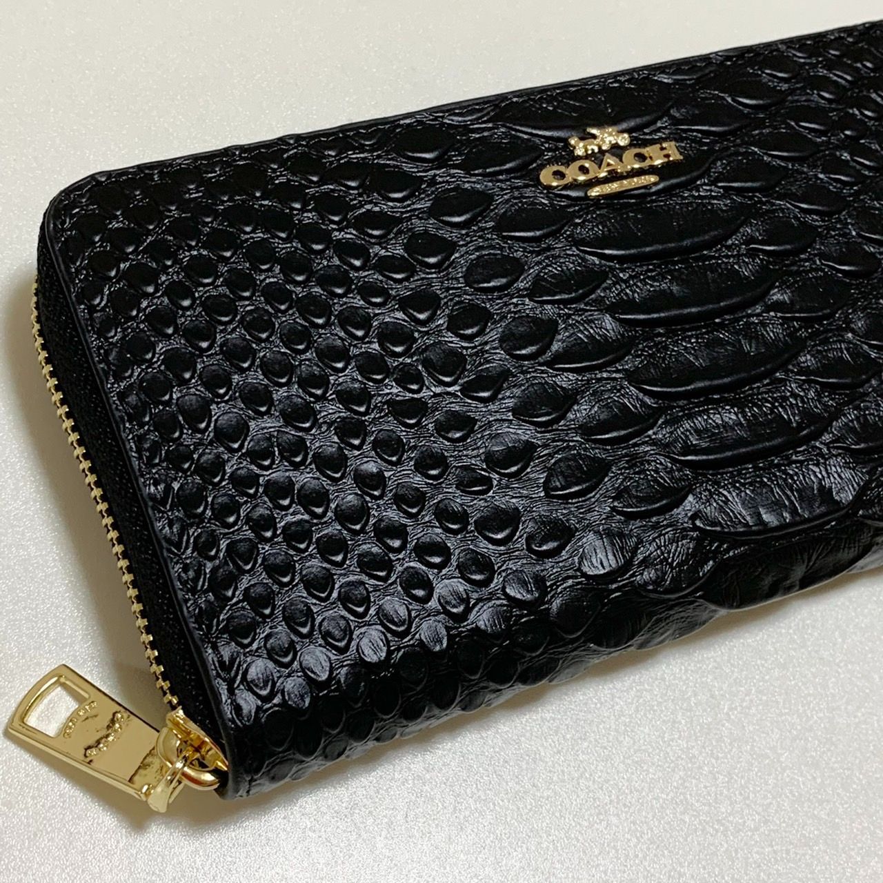 COACH エンボスドスネークレザー 長財布 F53659 ブラック - メルカリ