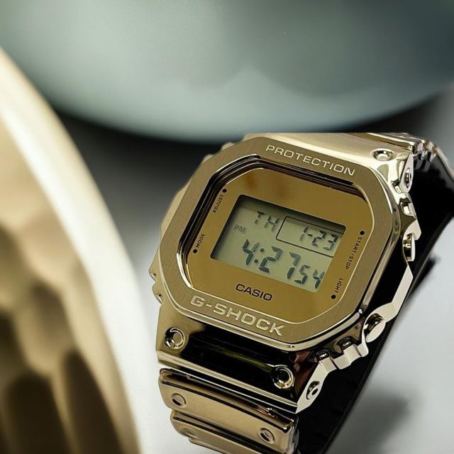 【華やかなゴールドメタルに見えるラバーベルト】国内正規品 新品 Gショック G-SHOCK カシオ メンズウオッチ FINE METALLIC SERIES  ファインメタルシリーズ　 メンズ シルバー gショック GM-5600YMG-9JF
