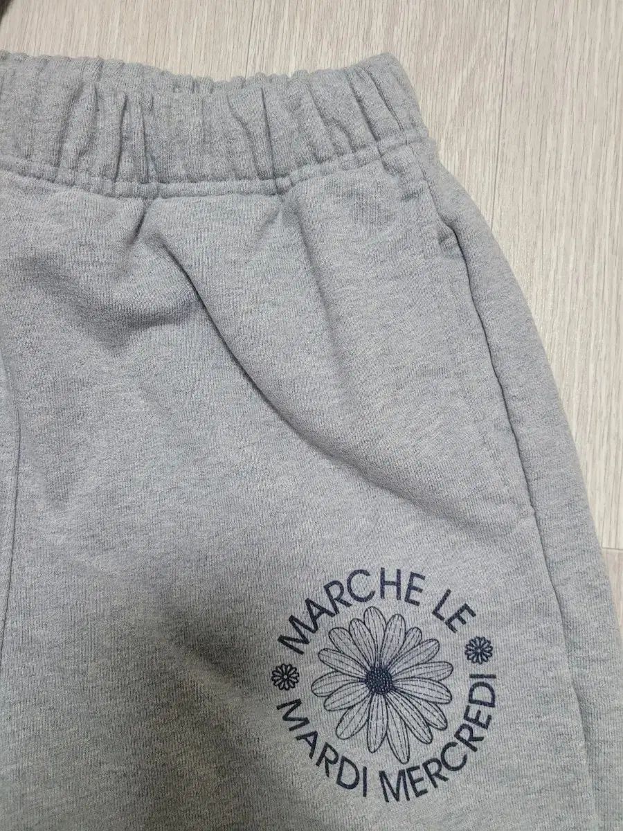 Mercredi マルディメクルディ