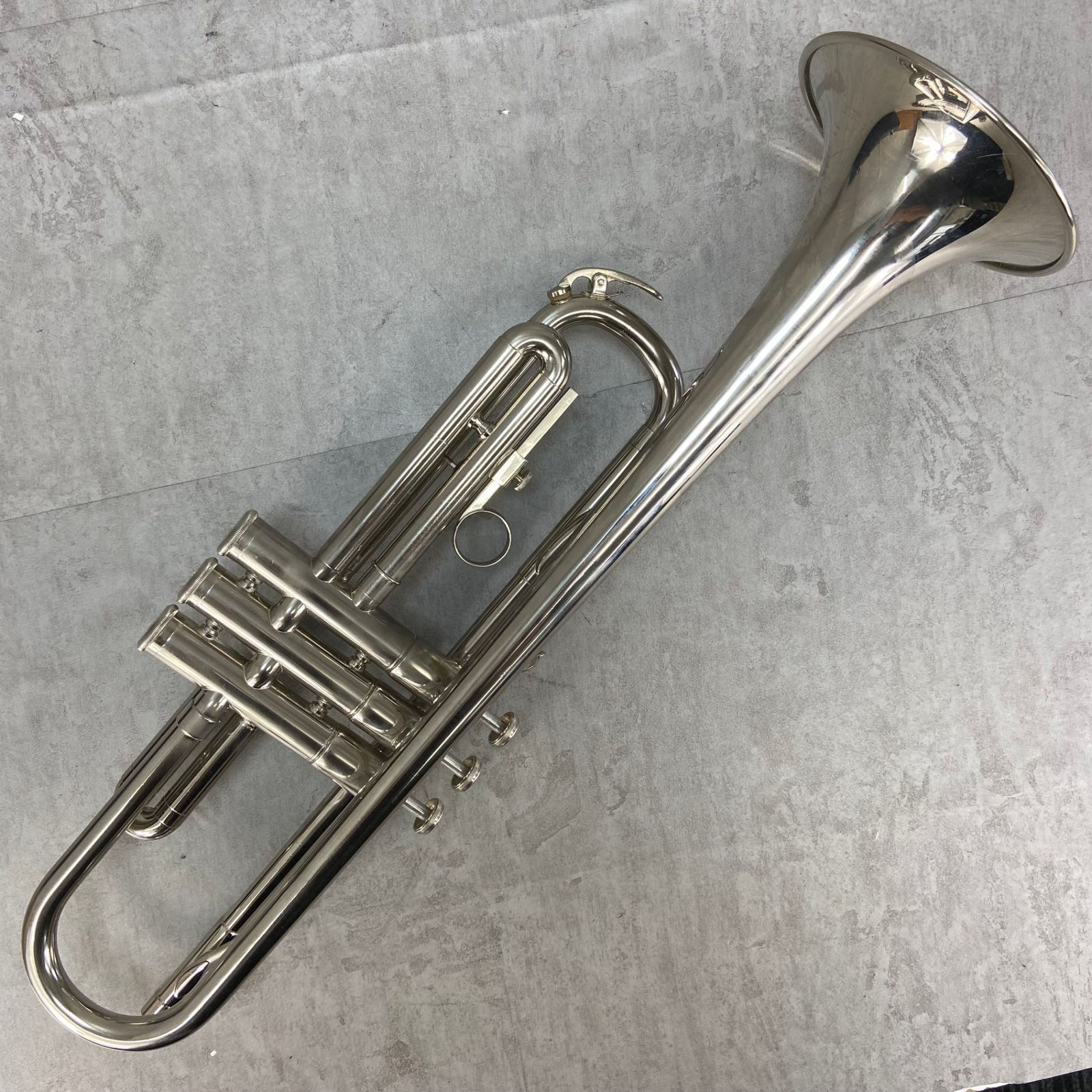 ヤマハ　YTR-136　B♭トランペット 管楽器　Mボア　ニッケルメッキ　学生 ヤマハ YTR-136 B♭トランペット 管楽器 Mボア ニッケルメッキ