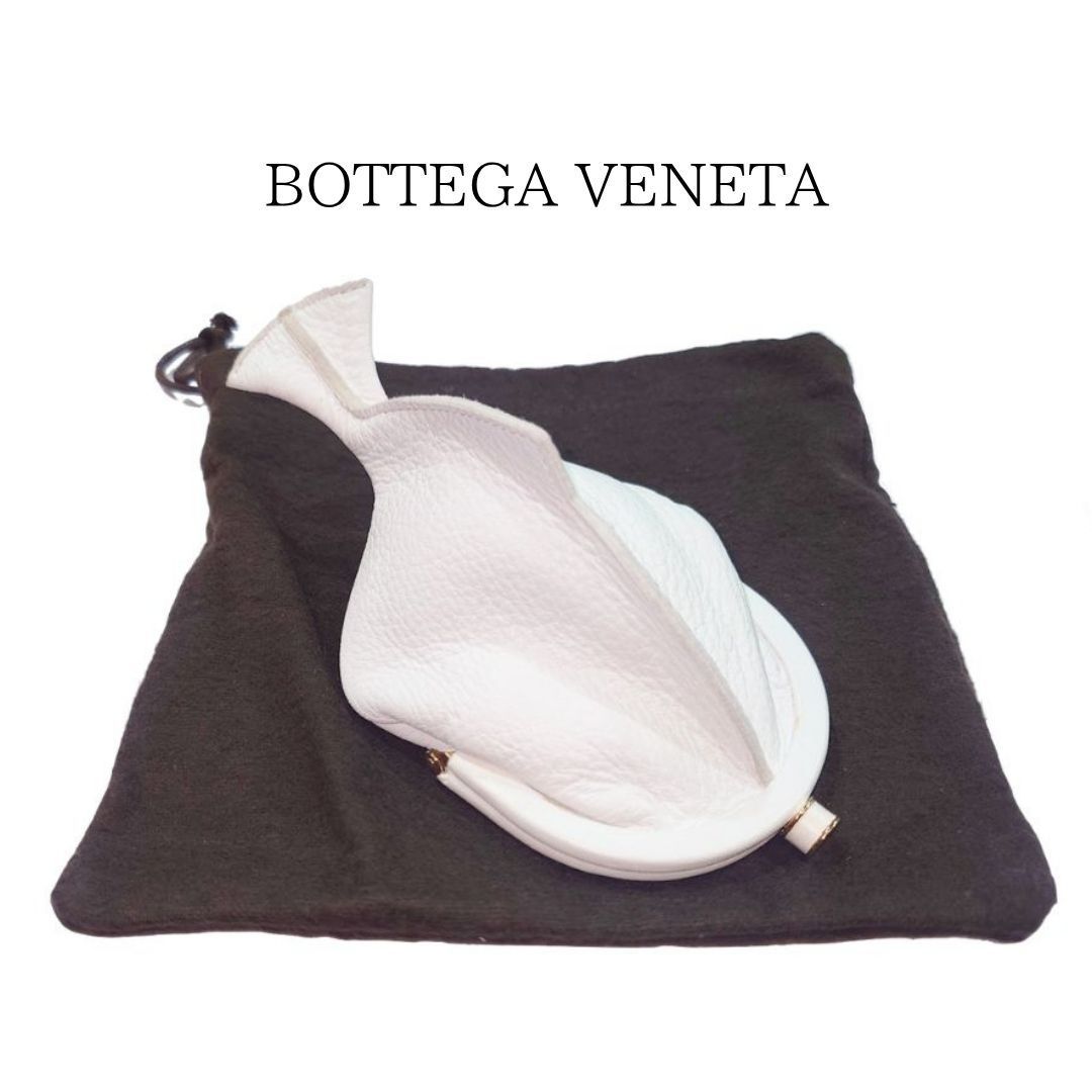 BOTTEGA VENETA ボッテガ ヴェネタ 魚型 フィッシュモチーフ がま口 小銭入れ コインケース ポーチ ホワイト