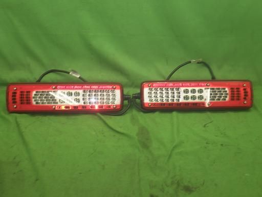 【中古】デコトラ  UDクオン純正LEDテールランプ 左右 ハーネス付
