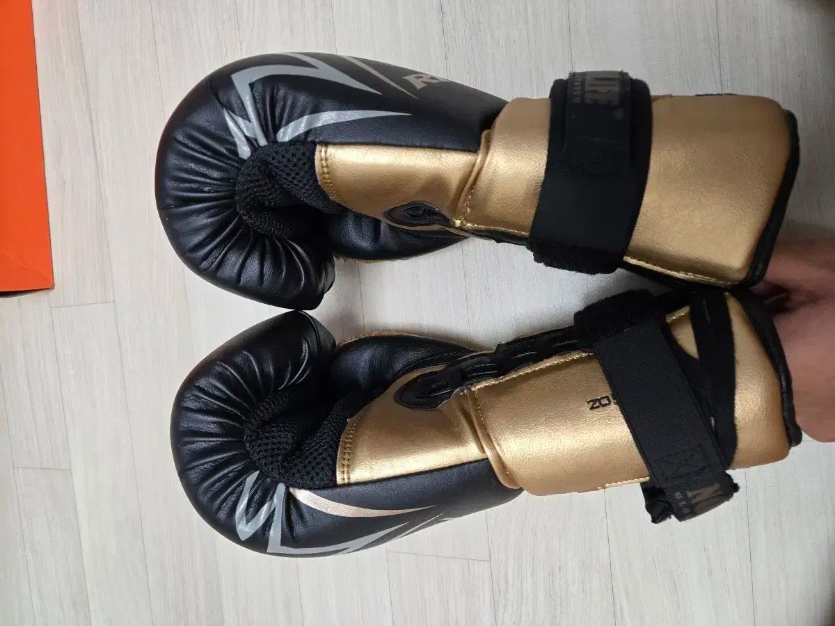 RIVAL RS100 スパーリンググローブ RS100 Professional Sparring Gloves – Rival Boxing Gear USA