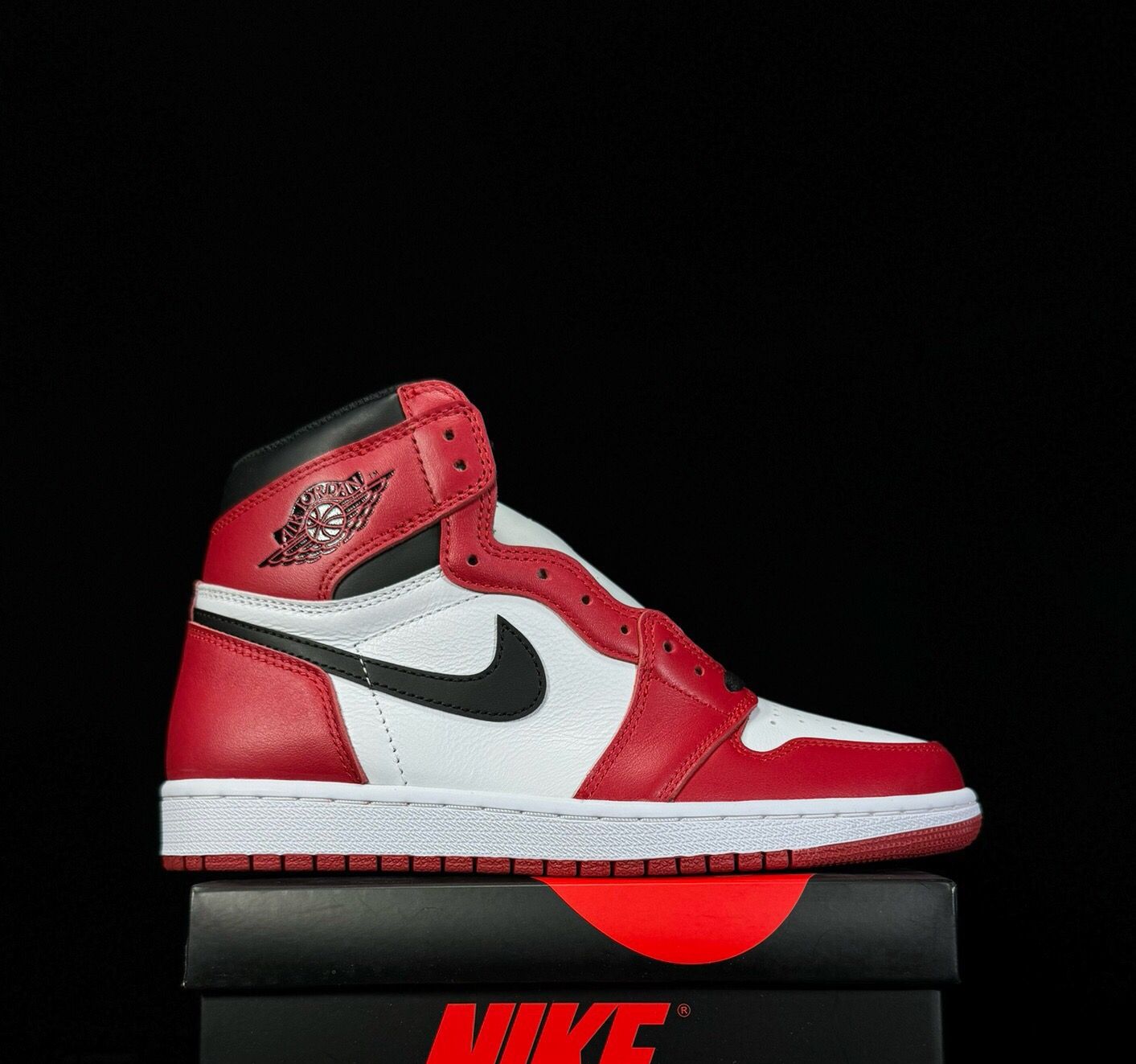 新品未使用 NIKE AIR JORDAN 1 RETRO HIGH OG WHITE/BLACK-VARSITY RED 555088-101  ナイキ エアジョーダン1 レトロ ハイ OG ホワイト/ブラック-バーシティ レッド - メルカリ