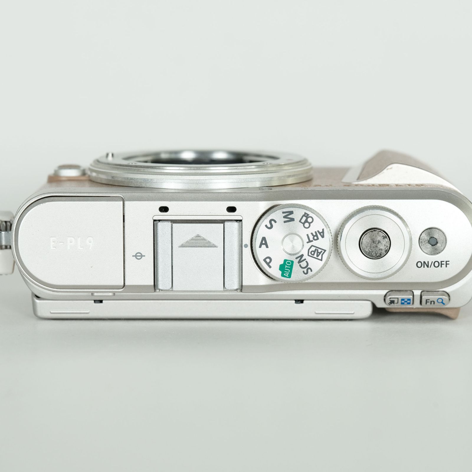 OLYMPUS PEN E-PL9 ボディ シャッター数4912回 オリンパス OLYMPUS PEN Lite E-PL9 のシャッター回数を調べてみた