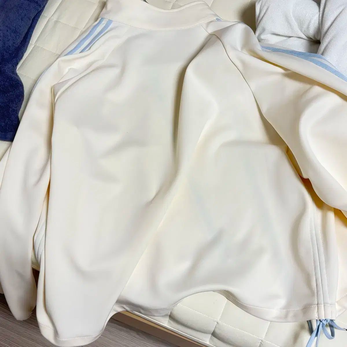 NERDY ノルディ ジップアップ ジャージ 家禽 商品 販売しています