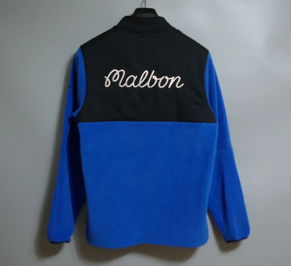 ジップアップTシャツ