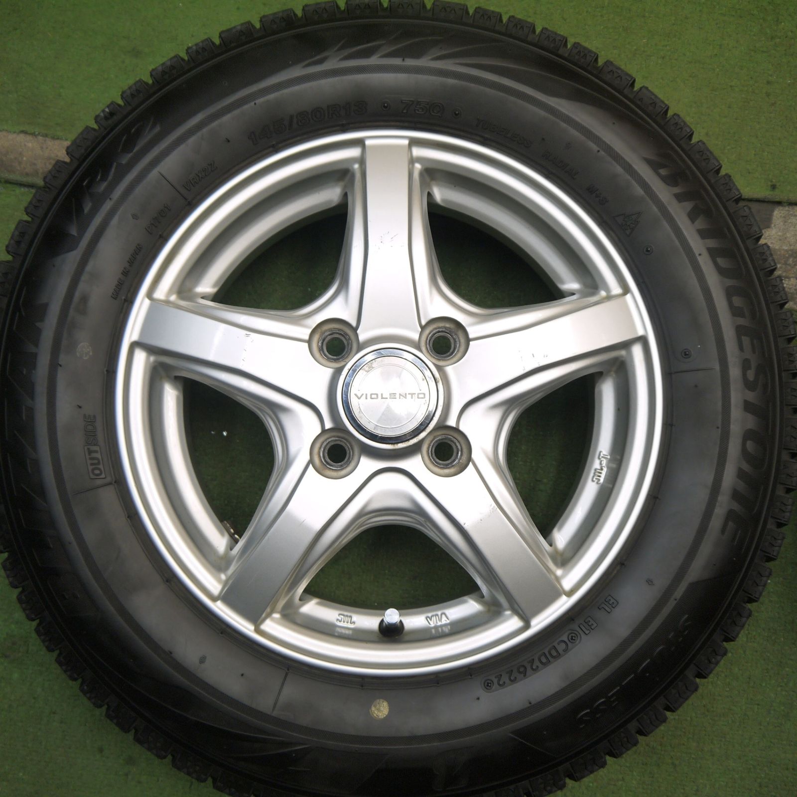 欲しいモノを一括サーチ。 4本価格 22年 スタッドレス 145 80R13 ブリヂストン ブリザック VRX2 VIOLENTO JS ヴィオレント 13インチ PCD100 4H 5090101Hス 【即納！最大半額!】