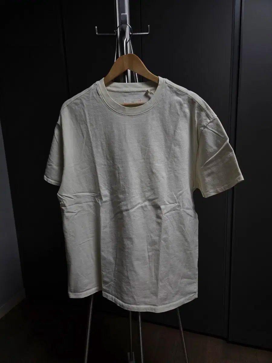 FEAR OF GOD(フィアオブゴッド) ESSENTIALS(エッセンシャルズ) 白 バックロゴ Tシャツ
