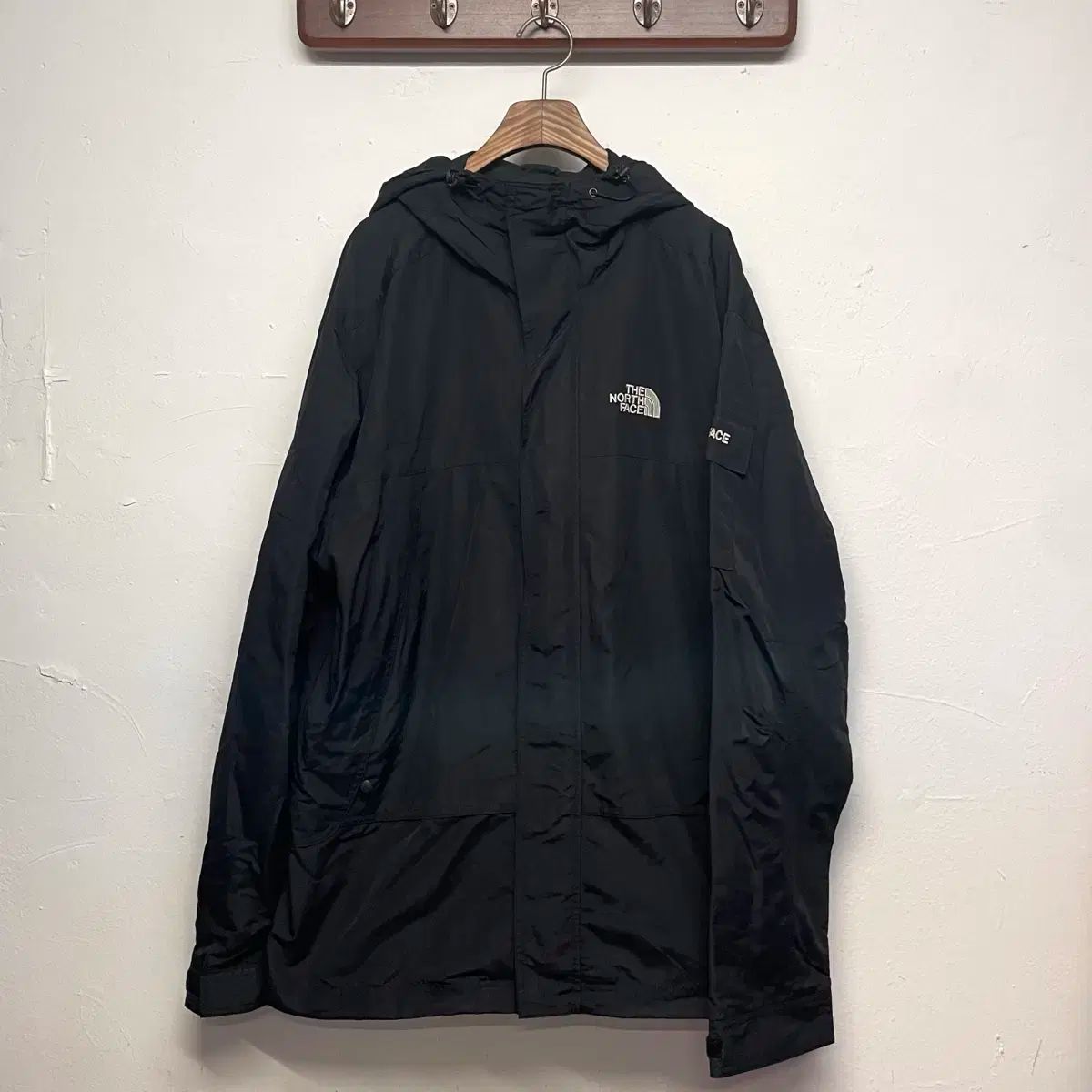 THE NORTH FACE ザ ノース フェイス 腕 ポケット ブラック ウィンドブレーカー ジャケット