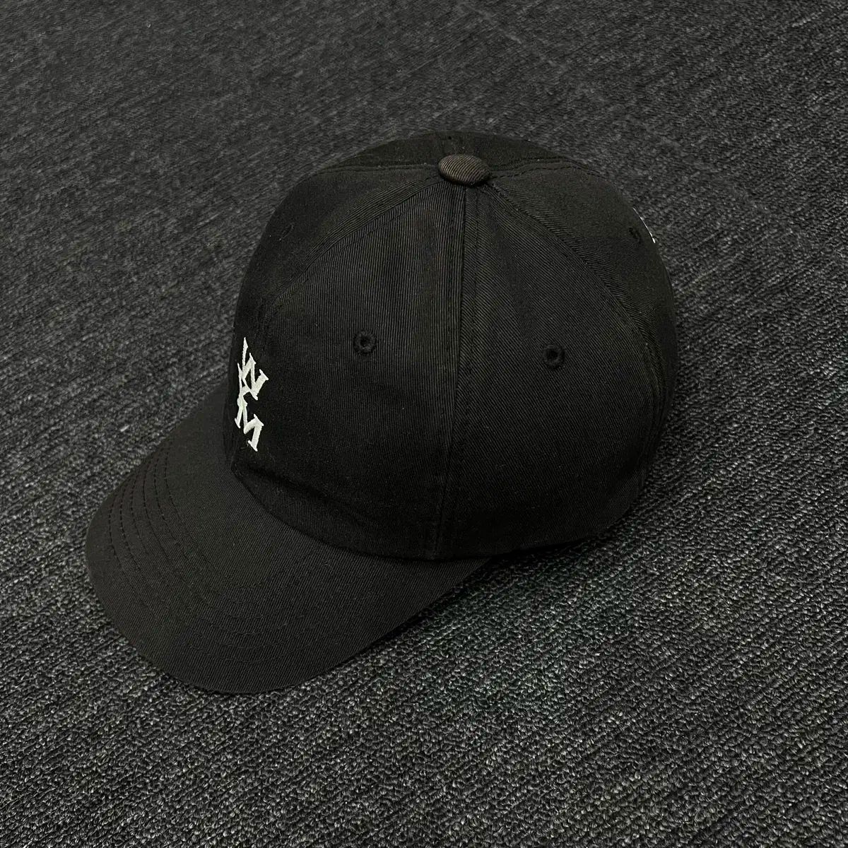 WOOYOUNGMI PARIS　ロゴボールキャップ アイボリー 白 ホワイト Off-White Logo Ball Cap by WOOYOUNGMI on Sale