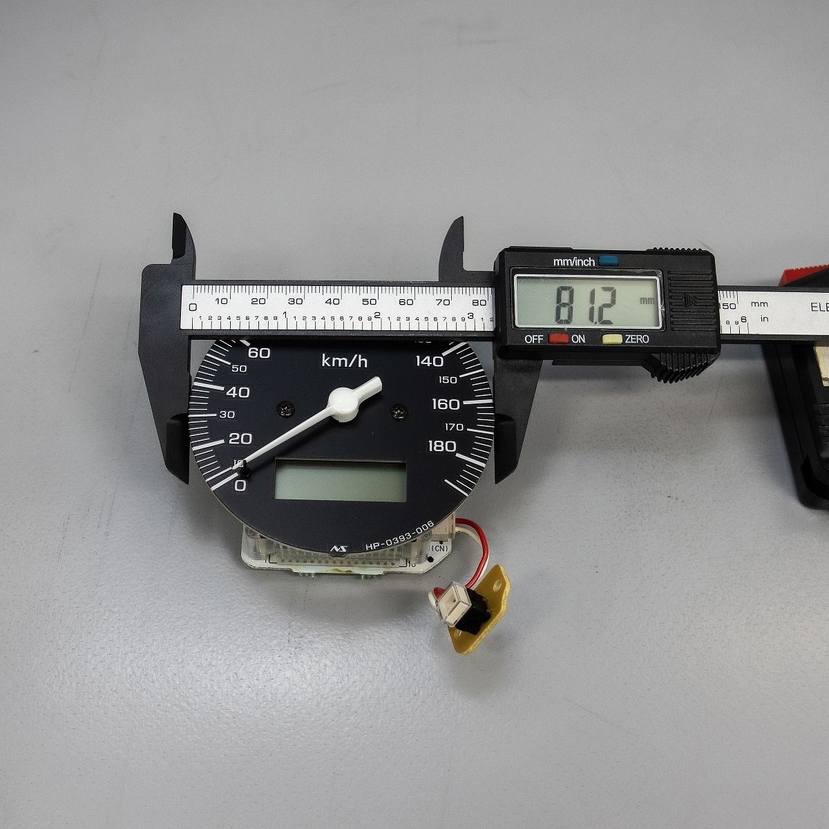 スピードメーター