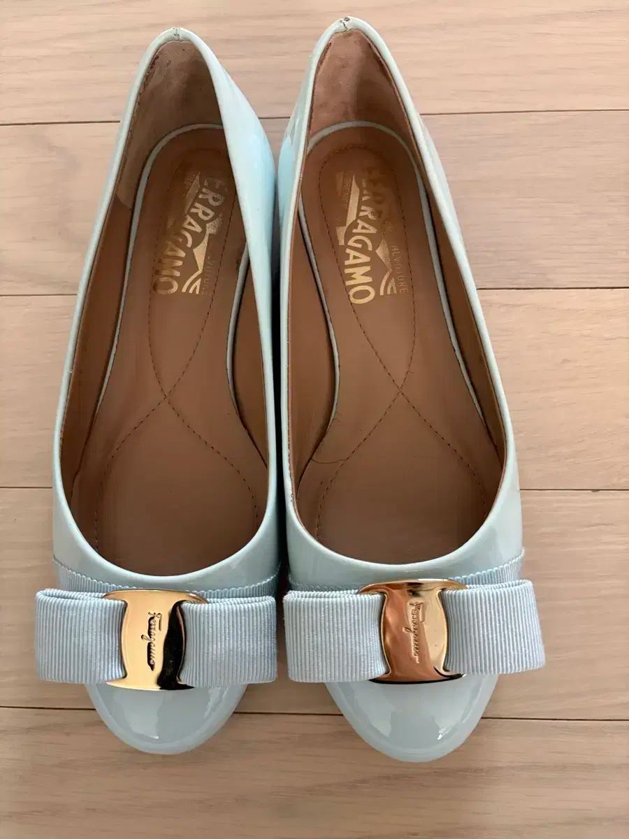 Salvatore Ferragamo Vara 4C ホワイト(6-7) 楽天市場】フェラガモ 4c