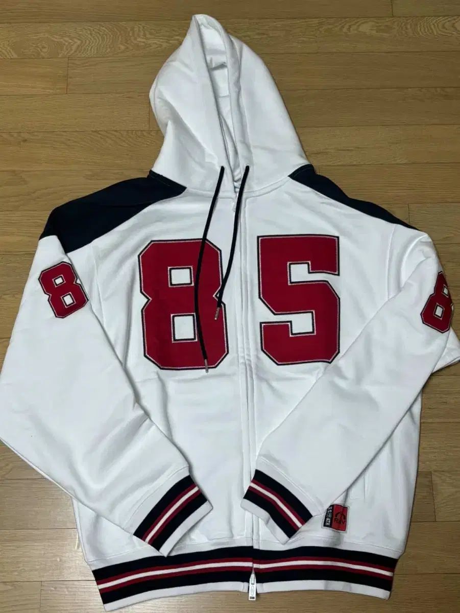 BORN TO WIN フード 2